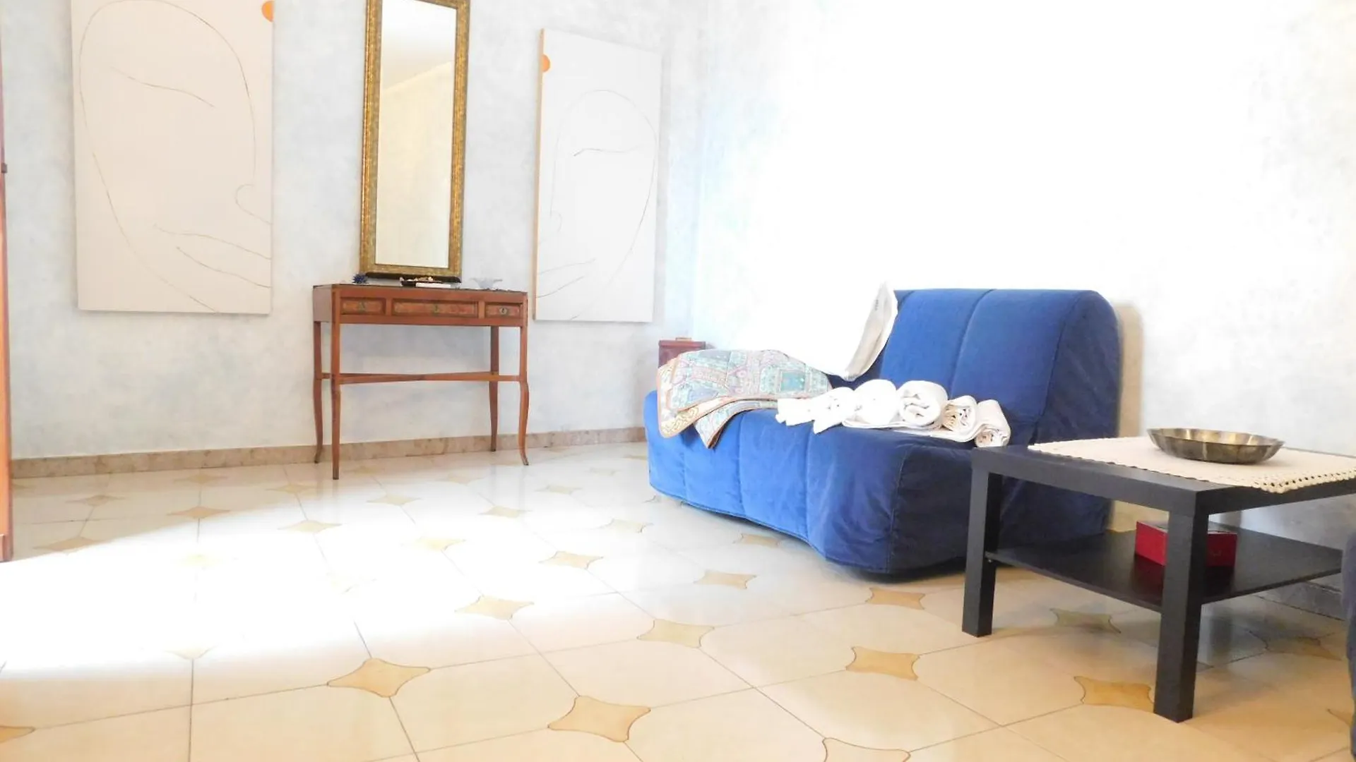 Apartment Piacevole Appartamento Chiaia Naples
